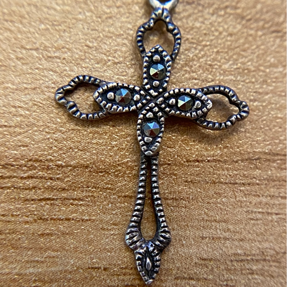 Beautiful 925 Sterling Silver Marcasite Cross Pendant from Thailand